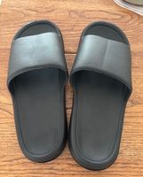 Hauschuhe schwarz Grösse 44/45 neu