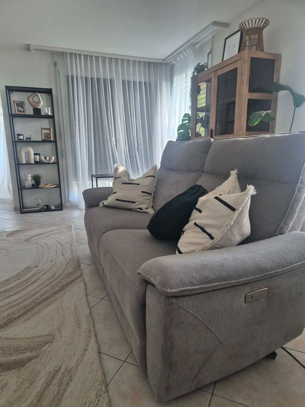 Divani: Elektrische Relax 3er Sofa + Sessel, neu – Nuovo (secondo la descrizione) da Birmensdorf ZH venduto da ane_6q7r
