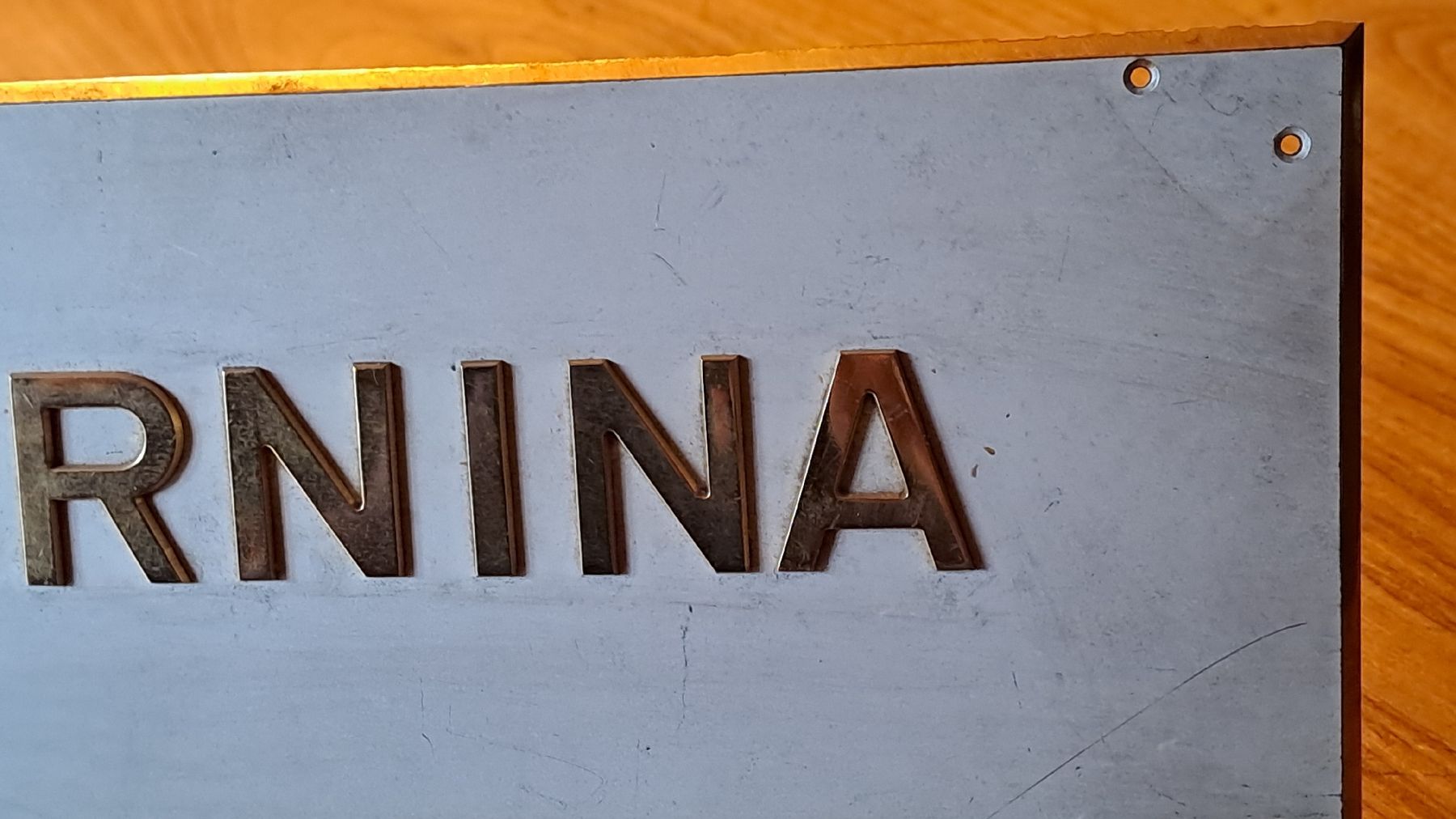 Insegne: SCHÖNES BERNINA SCHILD MESSING – Usato da schönholzerswilen venduto da Vistapoint 3
