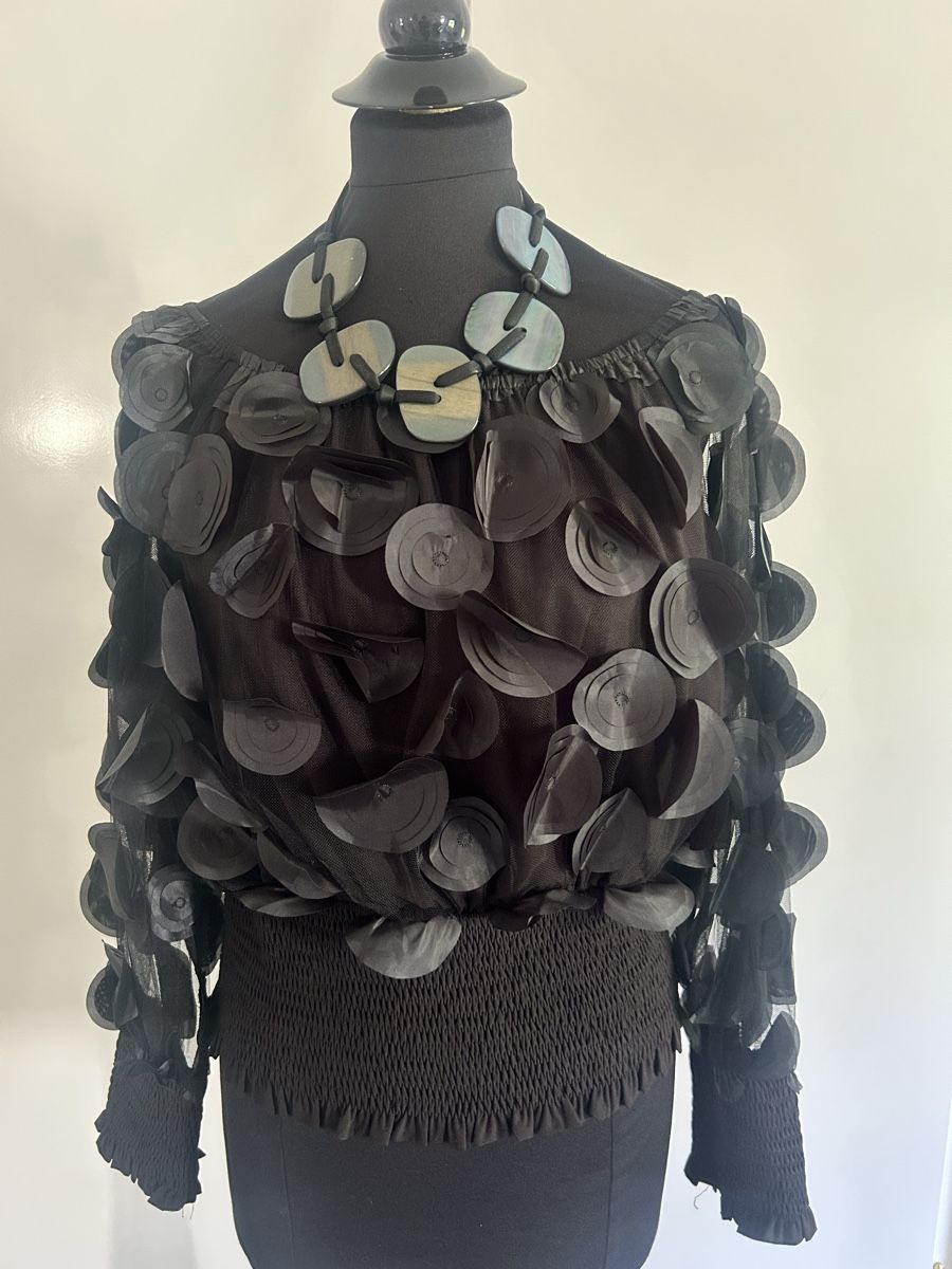 Maglioni & Felpe: Magnifique pull 🖤 L – Usato da Fribourg venduto da ficelle_de_luge