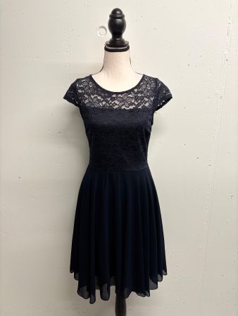 Wal G dunkelblaues Kleid mit Spitze Gr. S Cocktailkleid