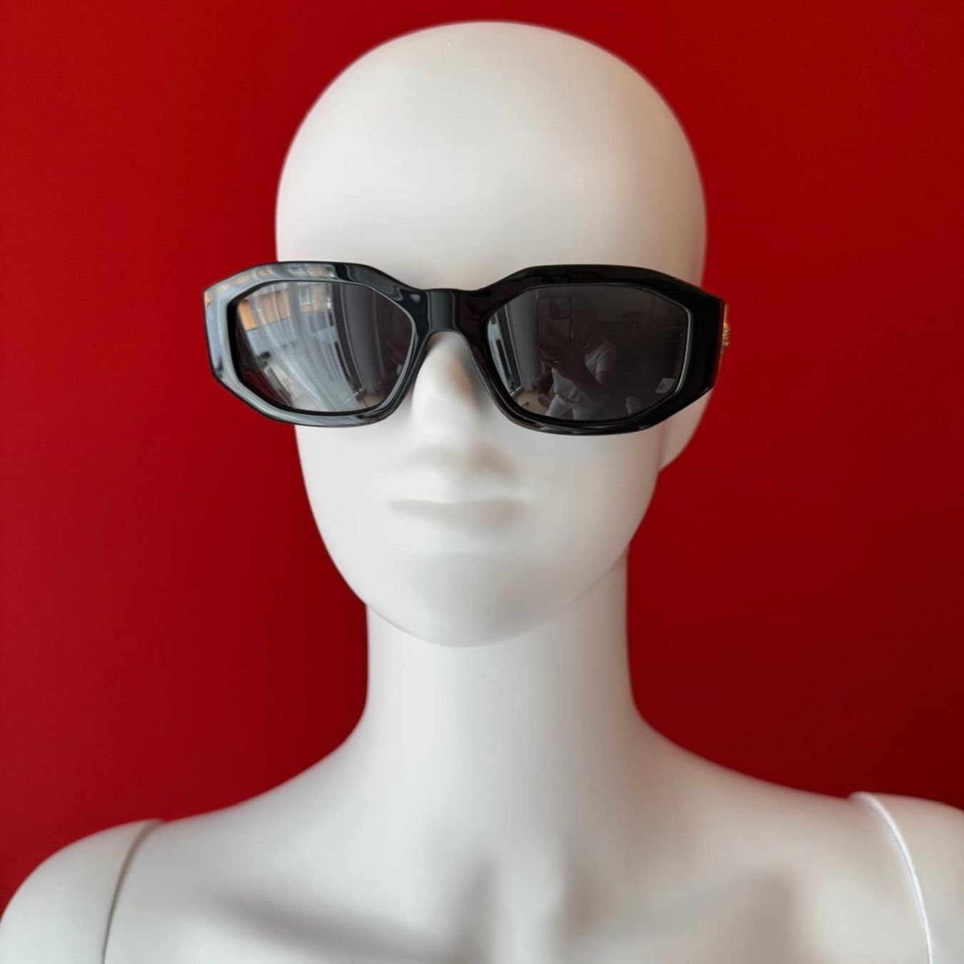 Versace Occhiali & Lenti: Versace Sonnenbrille mit Logodetails – Nuovo (secondo la descrizione) da Oberarth venduto da SSS. 4