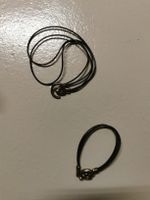 Schmuckset: Halskette und Armband mit speziellem Verschluss