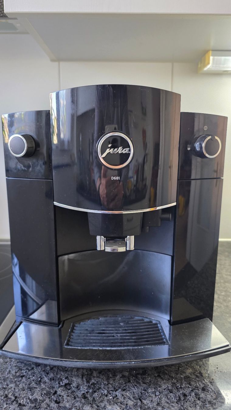 Jura Kaffeemaschinen & Espressomaschinen: JURA D601 – Gebraucht aus Dübendorf von zarry10