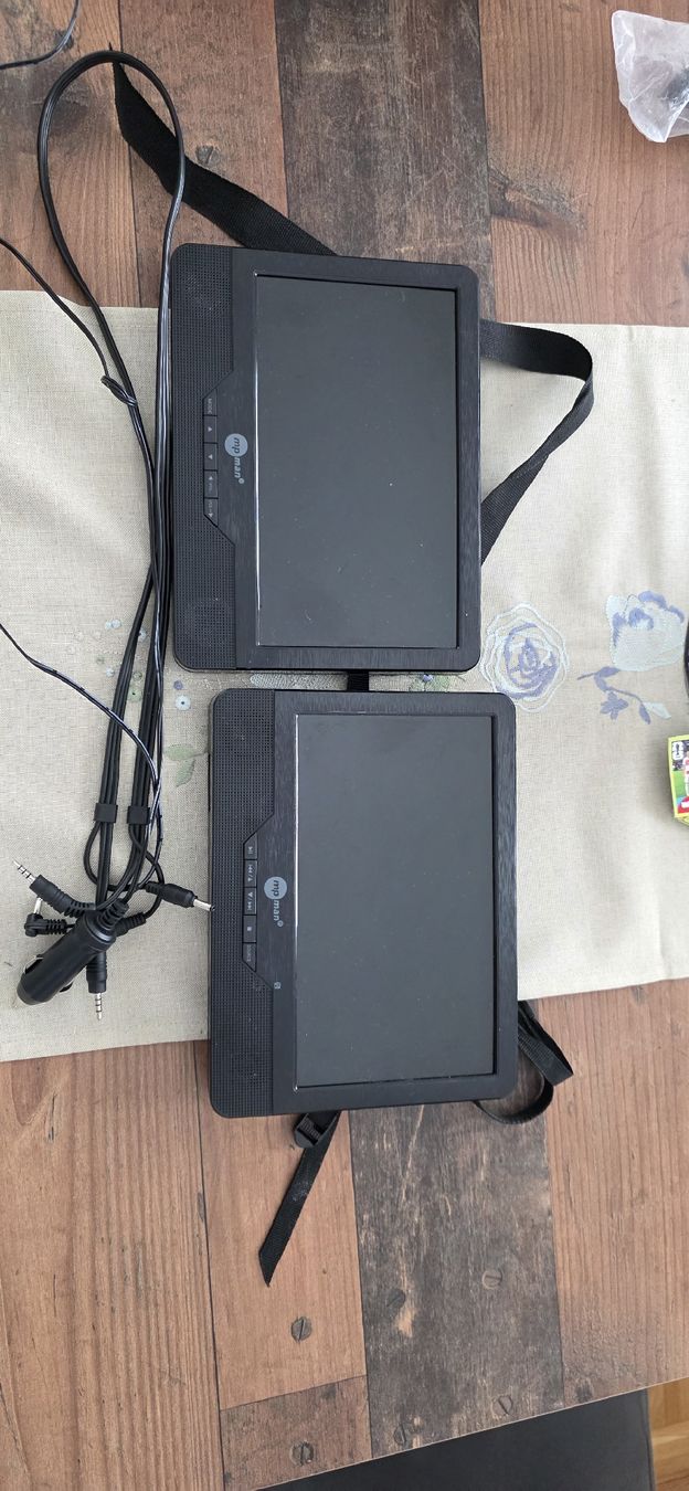 Tutti i DVDs: Portable DVD, Headrest Mounts, Car Charger – Nuovo (secondo la descrizione) da Grenchen venduto da jan_y9fp