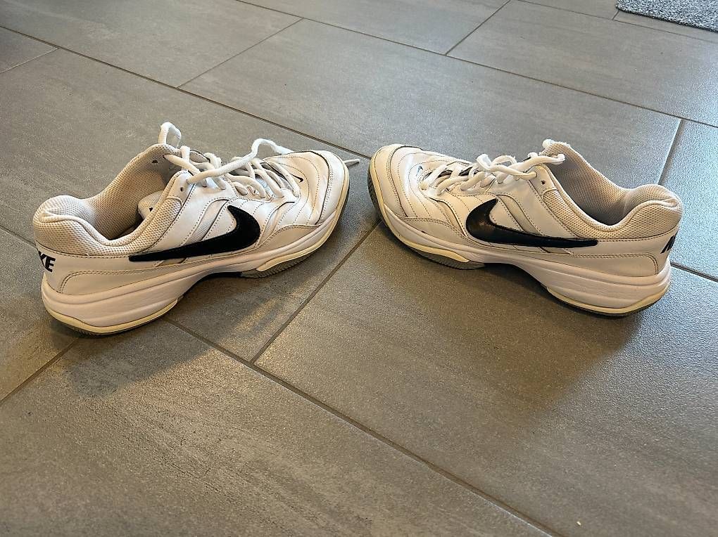 Herrenschuhe: Nike Tennisschuhe Gr. 43 – Gebraucht aus Thalheim an der Thur von Iselisberger 2