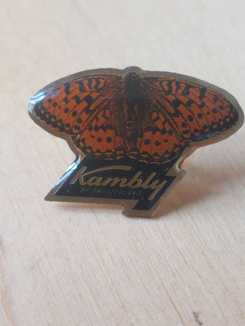 Placchette & Badge: KAMBLY - PIN – Usato da Gipf - Oberfrick venduto da Esnoopy 2