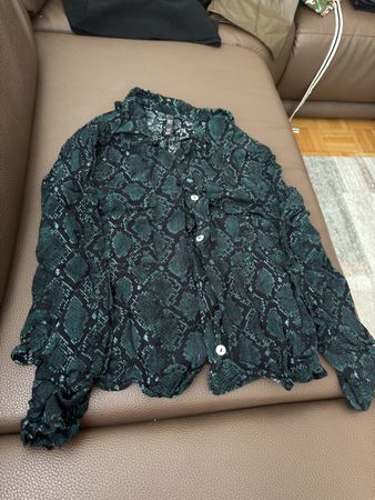 TRF Bluse mit Schlangenmuster, Gr. M, Top Zustand!