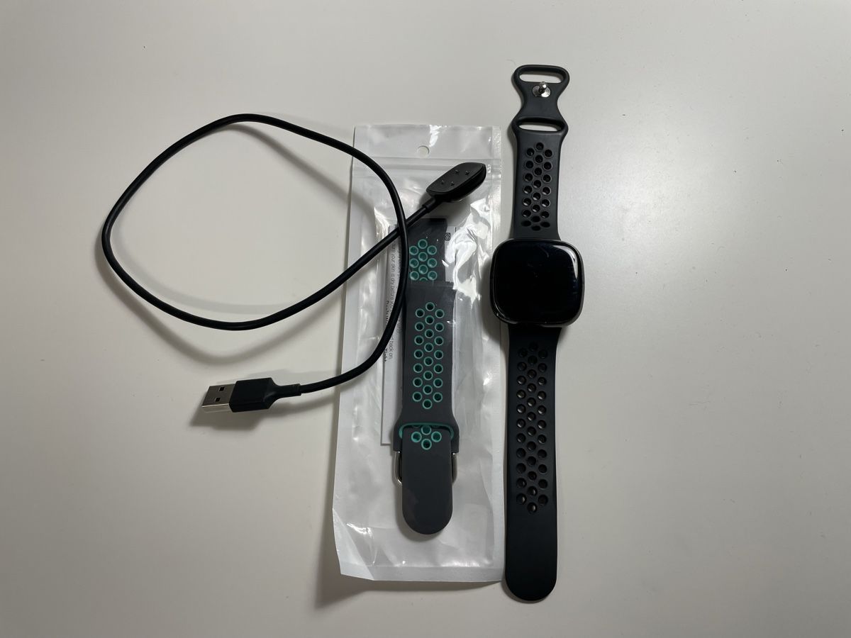 Fitbit Smartwatch: Fitbit Sense – Usato da Basel venduto da Robyn20