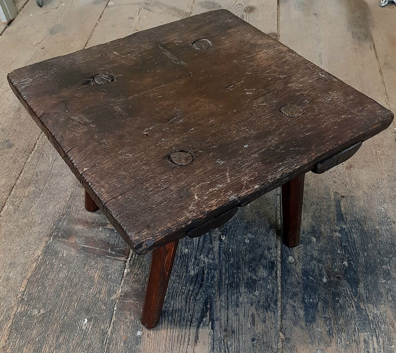 Tabourets: Antiker alpenländischer Hocker – D'occasion à Arbon par torso444