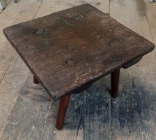 Antiker alpenländischer Hocker