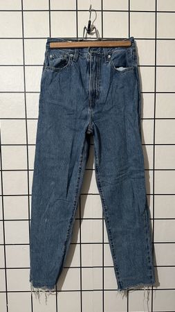 Levi's Premium Jeans, High Waist Mom Loose Taper - SIZE 25