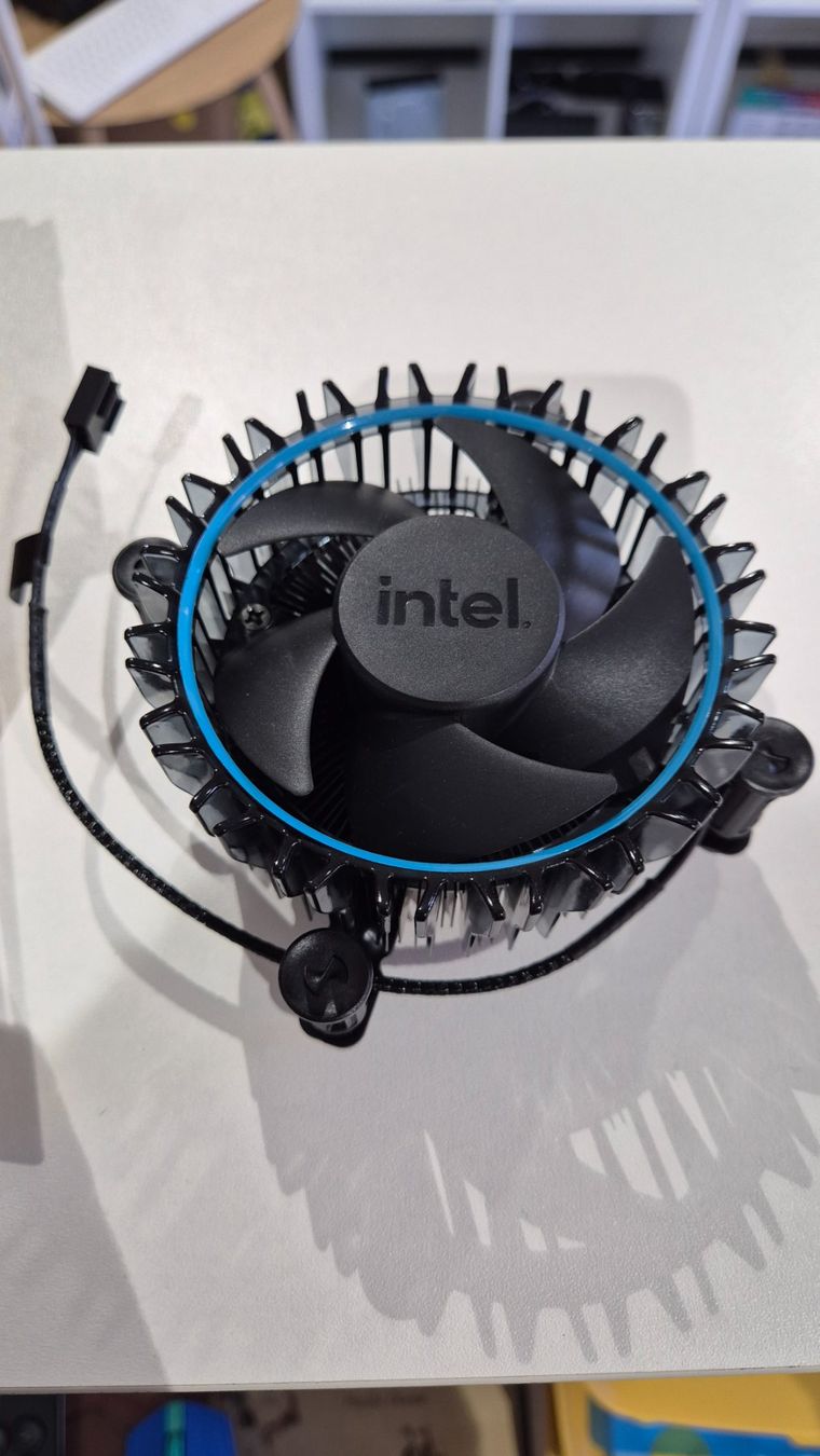 Intel Ventilatori: Cooler intel Laminar – Usato da Chatel-St-Denis venduto da Teck7