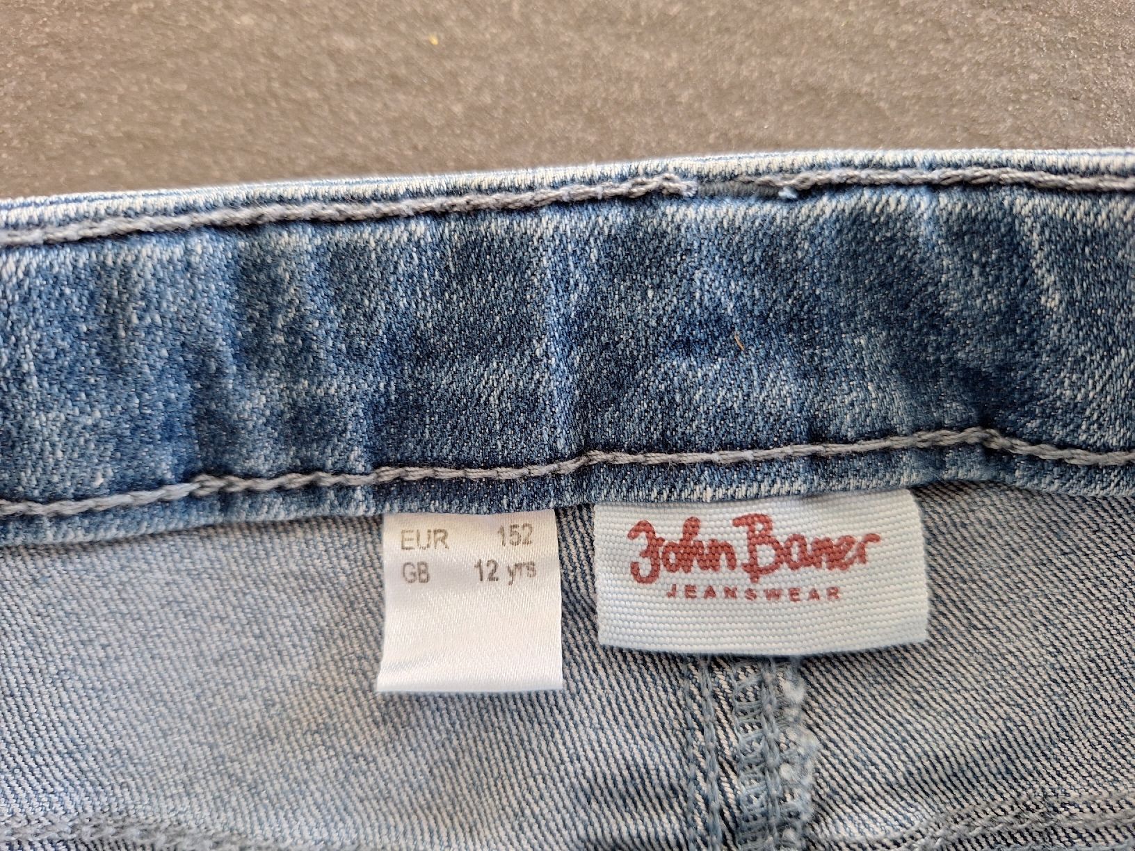 Pantaloni: Jeans Shorts Gr. 152 Neu – Usato da Brittnau venduto da Norge77 2