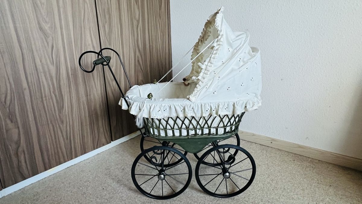 Carrozzine per bambole: Antiker Puppenwagen – Usato da Röschenz venduto da tan_xlt9 1