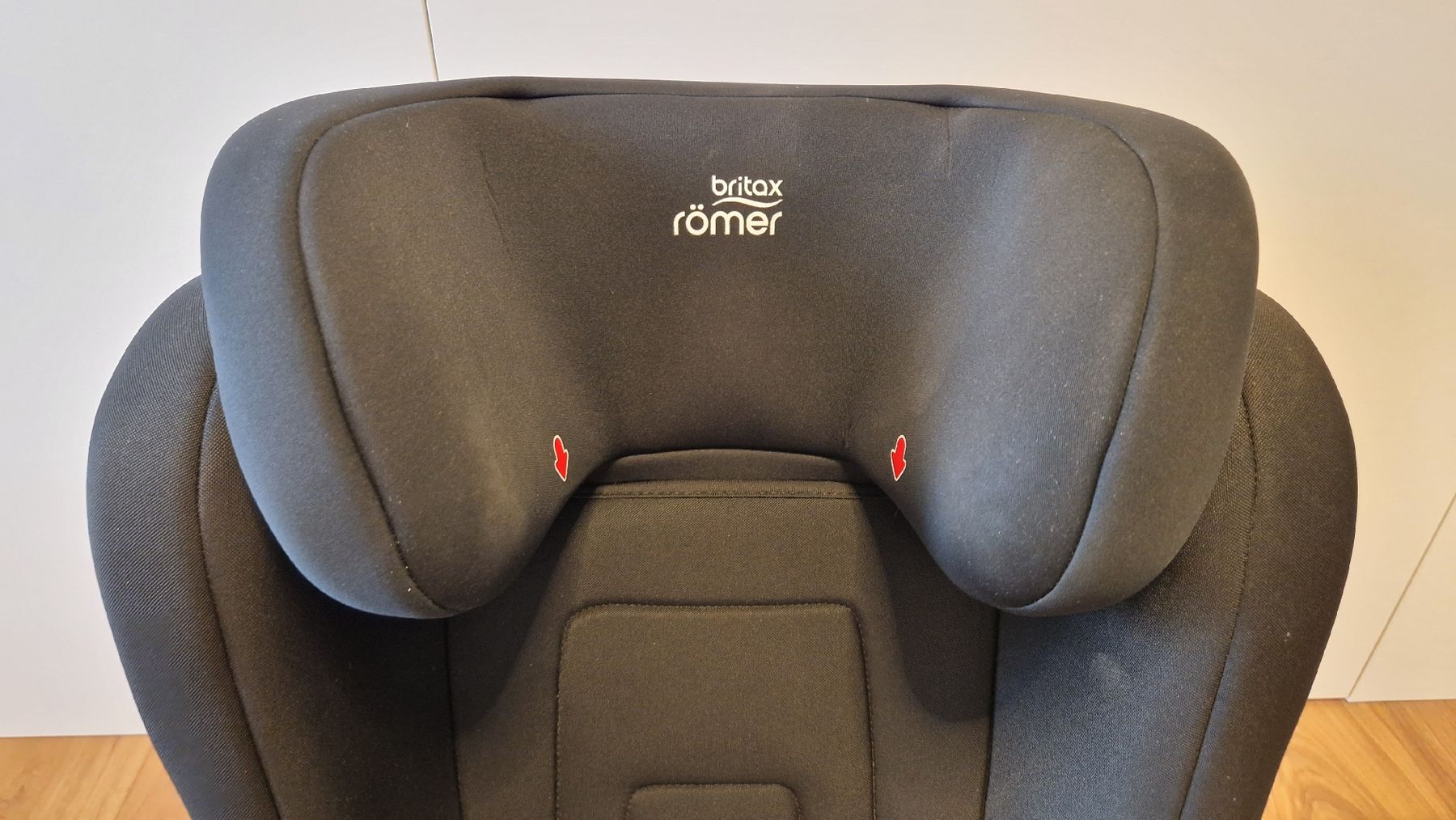Britax Römer Seggiolini per auto: Britax Römer Kindersitz KidFix2 S Cosmos Schwarz – Usato da Richterswil venduto da mst1112 5