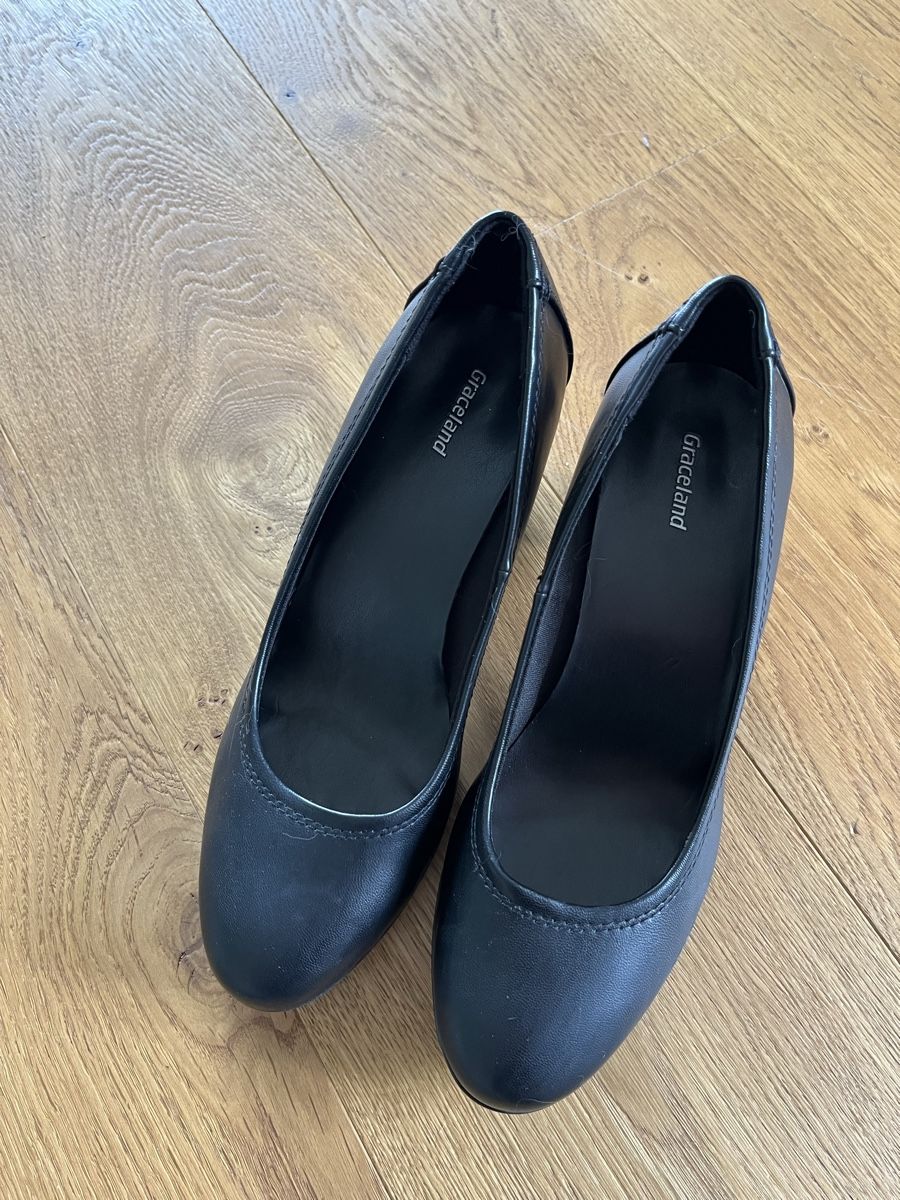 Scarpe da donna: Schwarze Pumps Graceland Gr. 40 Lederoptik – Nuovo e nell'imballaggio originale da Sigriswil venduto da Krugle83