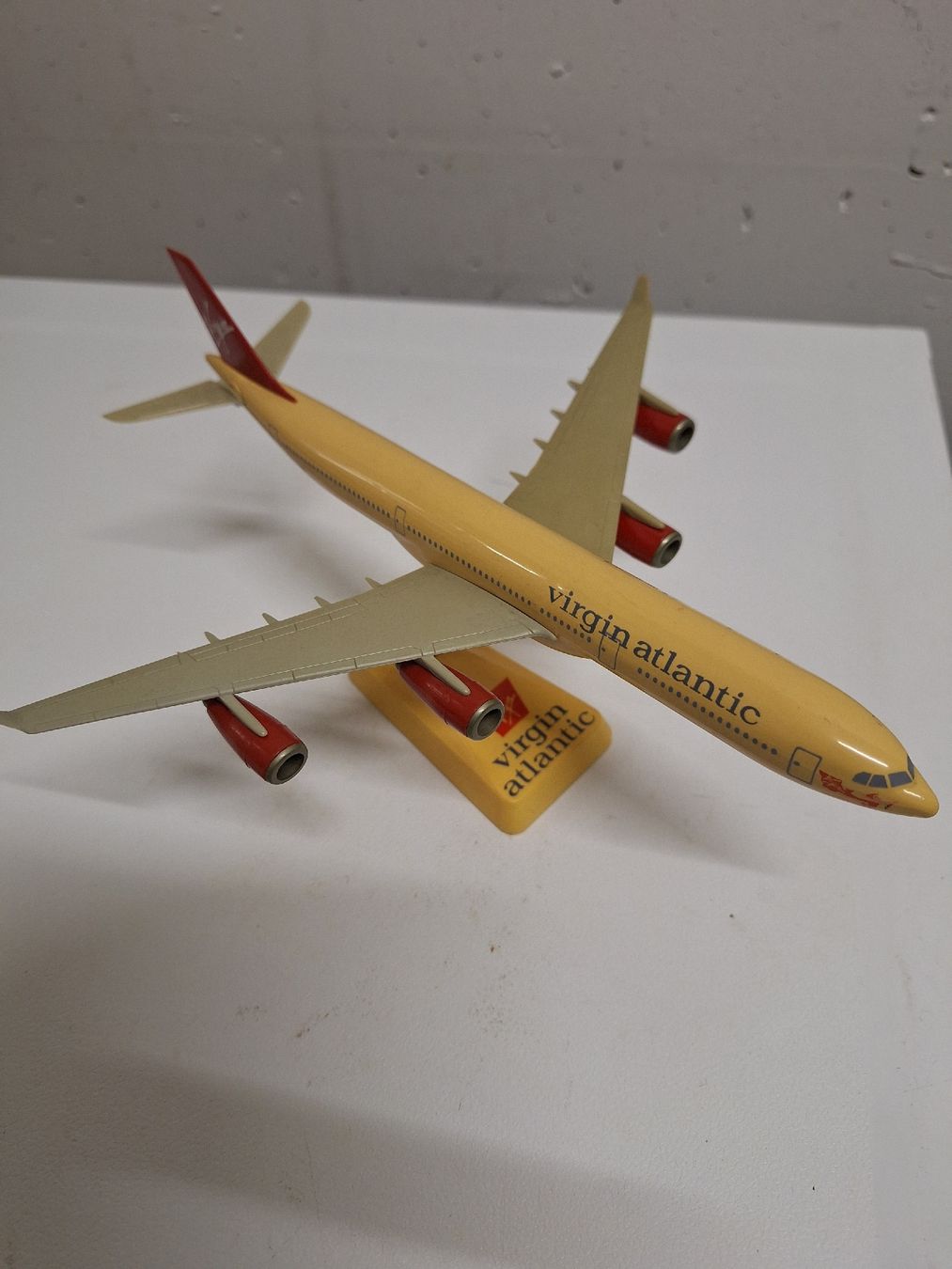 Airbus Kit di modellismo & Modellini statici: Airbus A 340 Virgin Atlantic – Usato da Glattbrugg venduto da Rene1766 1
