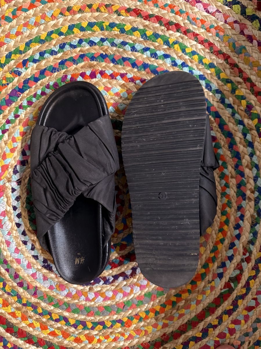 H&M Scarpe da donna: Schlappen Sandalen H&M – Usato da Dietikon venduto da turicum_77 1