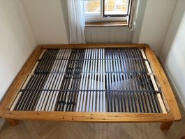 Holzbettrahmen