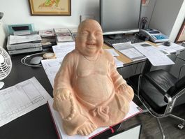 grosser, schwerer Buddha. lachender Buddha. aus Ton, H:35 cm