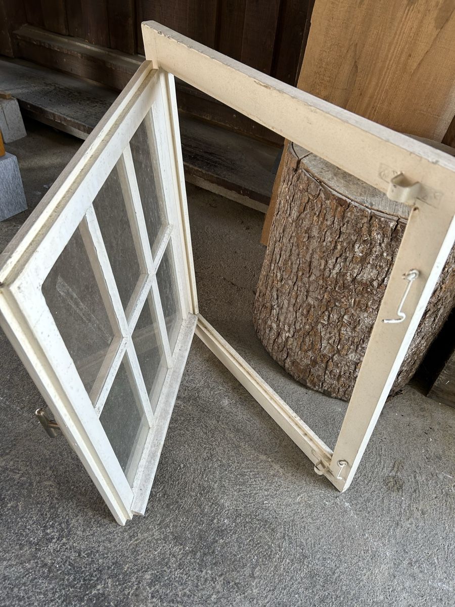 Finestre: Altes Fenster mit Rahmen. – Usato da Gwatt (Thun) venduto da ate_6ng8 4