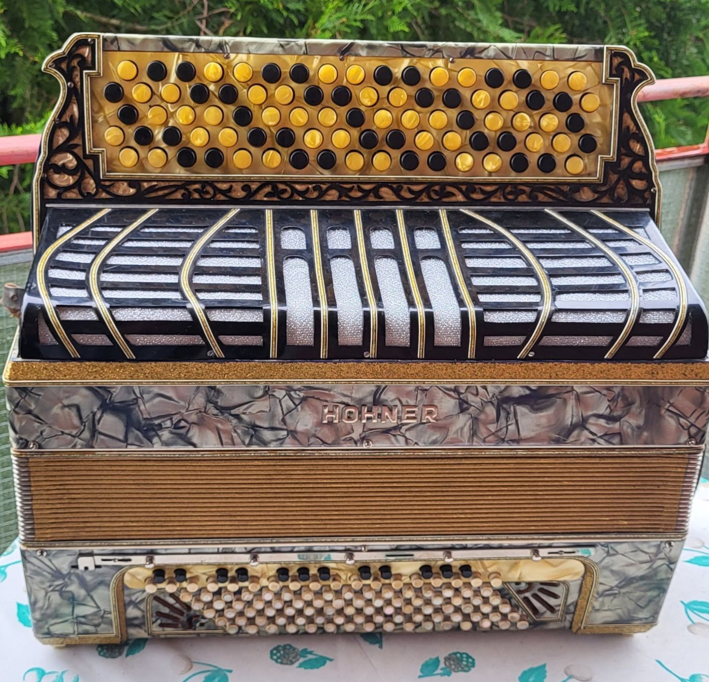Strumenti musicali: Accordéon hohner  3 voix – Usato da Penthalaz venduto da EvandroLuz