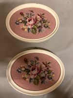 2 Rosen Stickbilder aus den 70ern weiss gerahmt (b1)