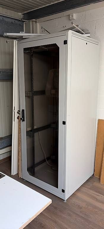 Racks & Ständer: Rack informatique 19'' – Gebraucht aus Cugy FR von jer_g69z