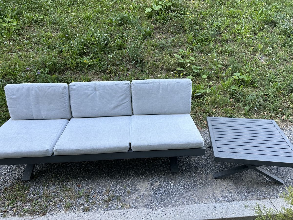 Sofas: MOOD Lounge-Sofa und Tisch MONPELLIER – D'occasion à Zürich par gae_s5bc