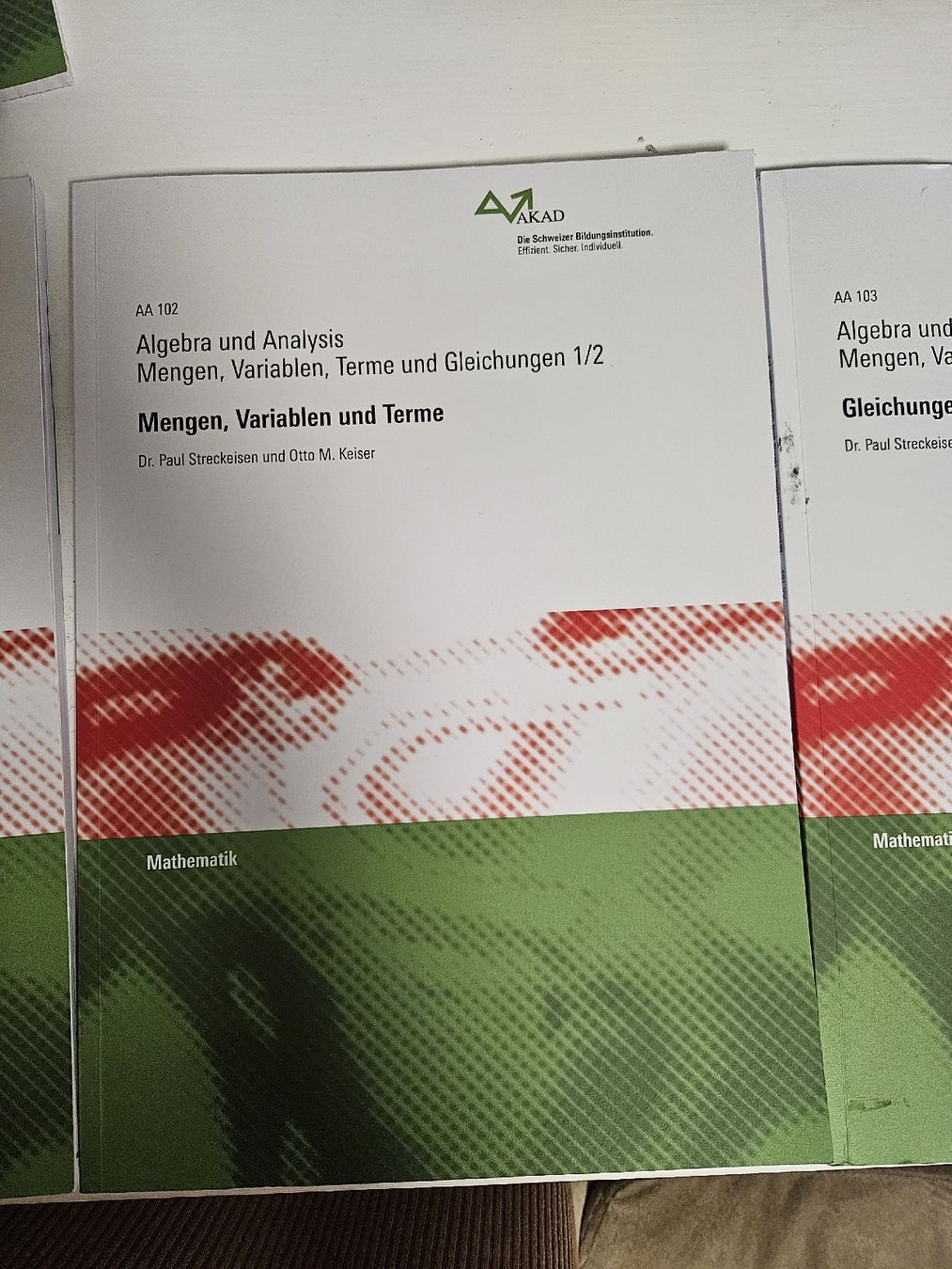 Livres: AKAD Algebra und Analysis Mengen, Variablen, Terme 1/2 – Neuf avec emballage d'origine à Bern par sum_7nks