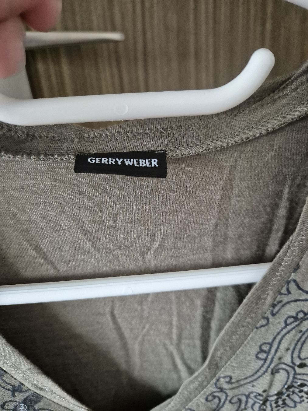 Gerry Weber T-shirt: Gerry Weber Shirt Gr. 42, khaki, mit Muster – Nuovo (secondo la descrizione) da Langenthal venduto da Polarisstern 1