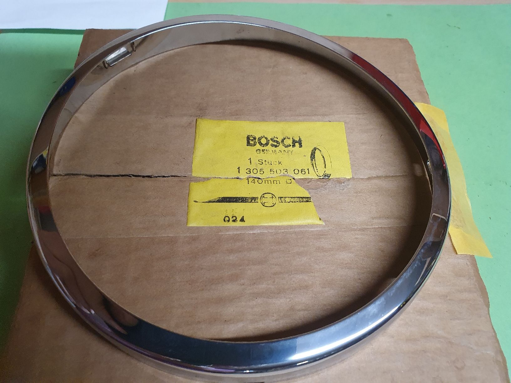 Bosch Sonstiges Fahrzeugzubehör: Scheiwerfer- Rahmen BOSCH 140mm.1 305 503 061 Neu+ verpackt. – Neu und originalverpackt aus Niedergösgen von joh_6txt 2