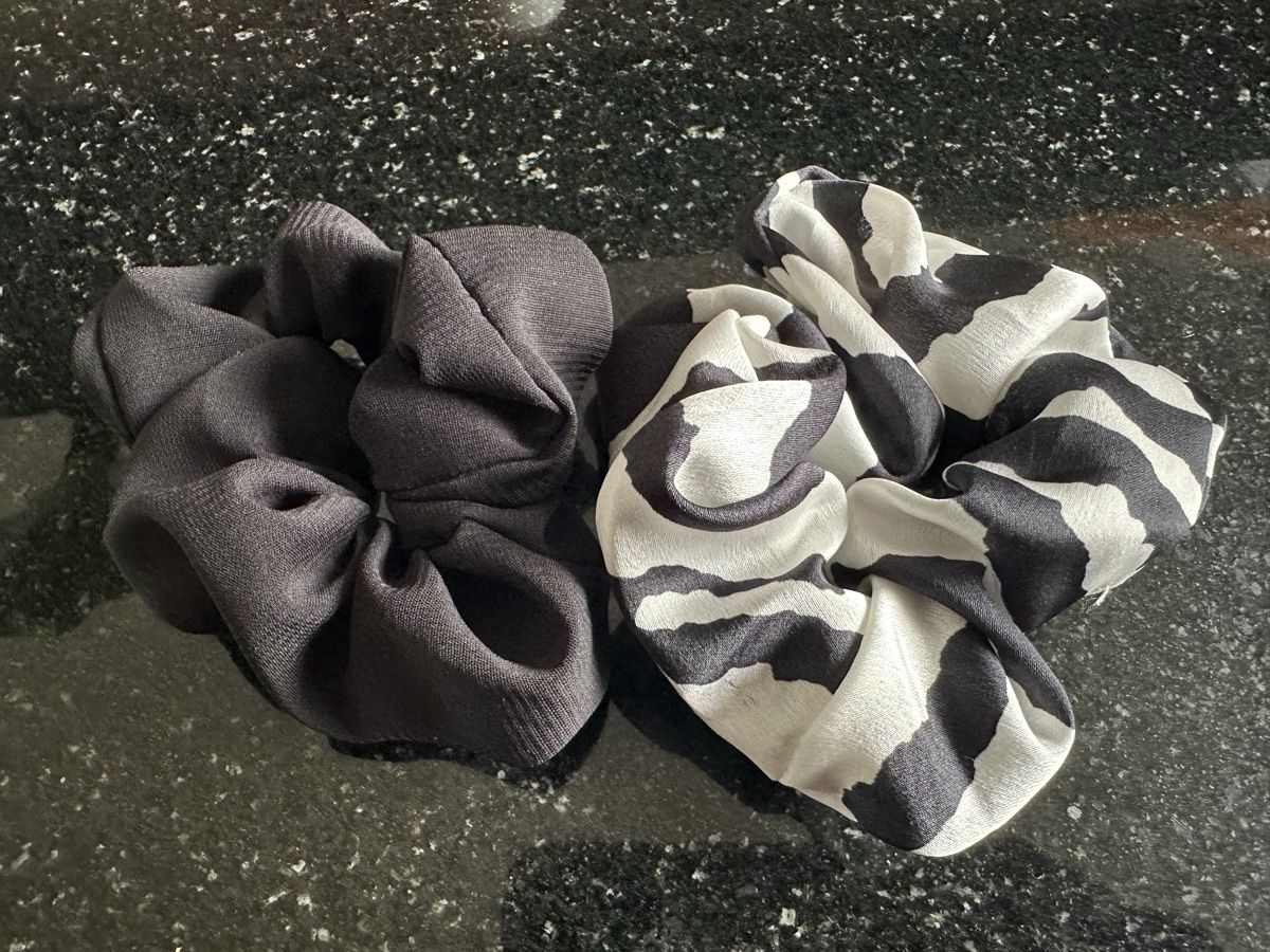 Accessoires pour cheveux: Haargummi 2er Set – Neuf avec emballage d'origine à Zufikon par tam_gfx6