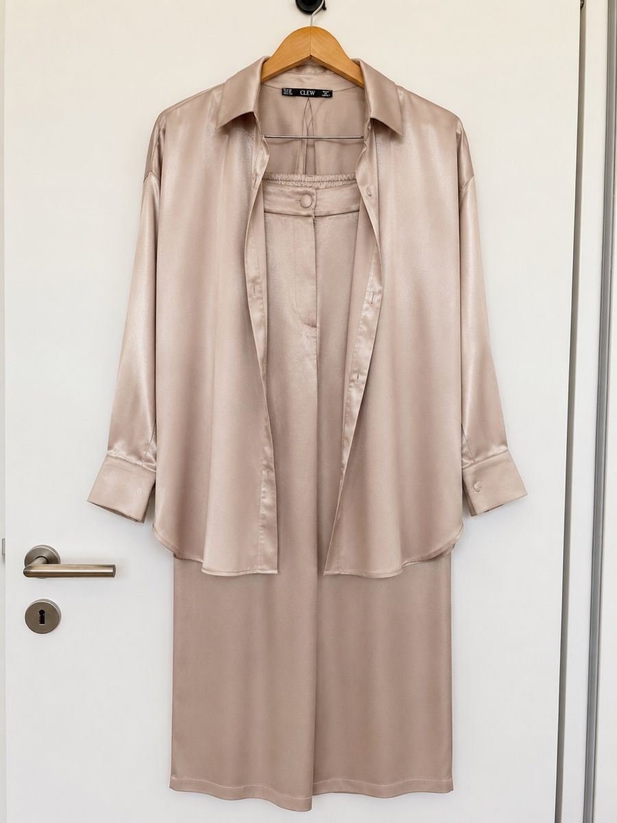 Completi & Tailleur: CLEW Satin 2-Piece Set Size M – Usato da Zürich venduto da YanaZam 1