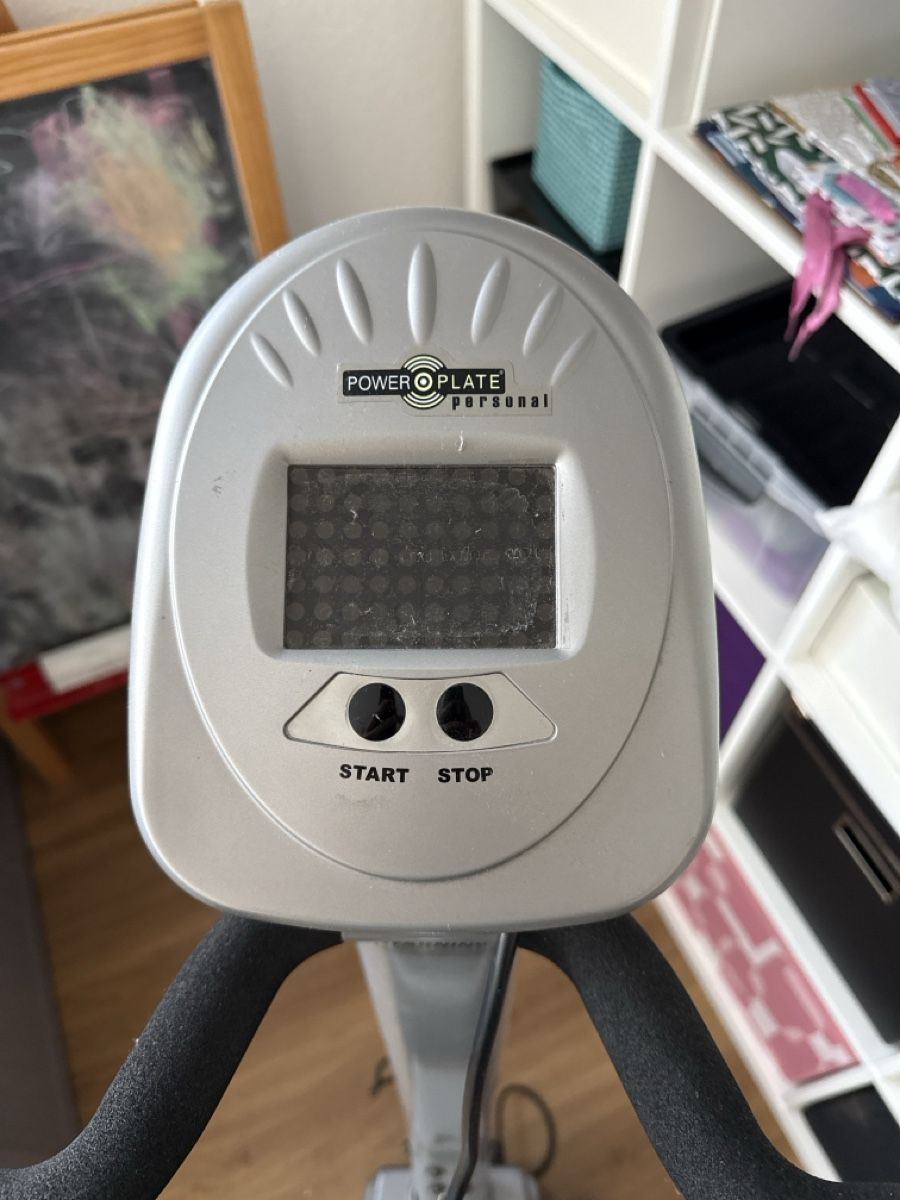 Power Plate Vélos d'appartement: Power Plate Personal Vibrationsplatte – D'occasion à Kaisten par kar83 1
