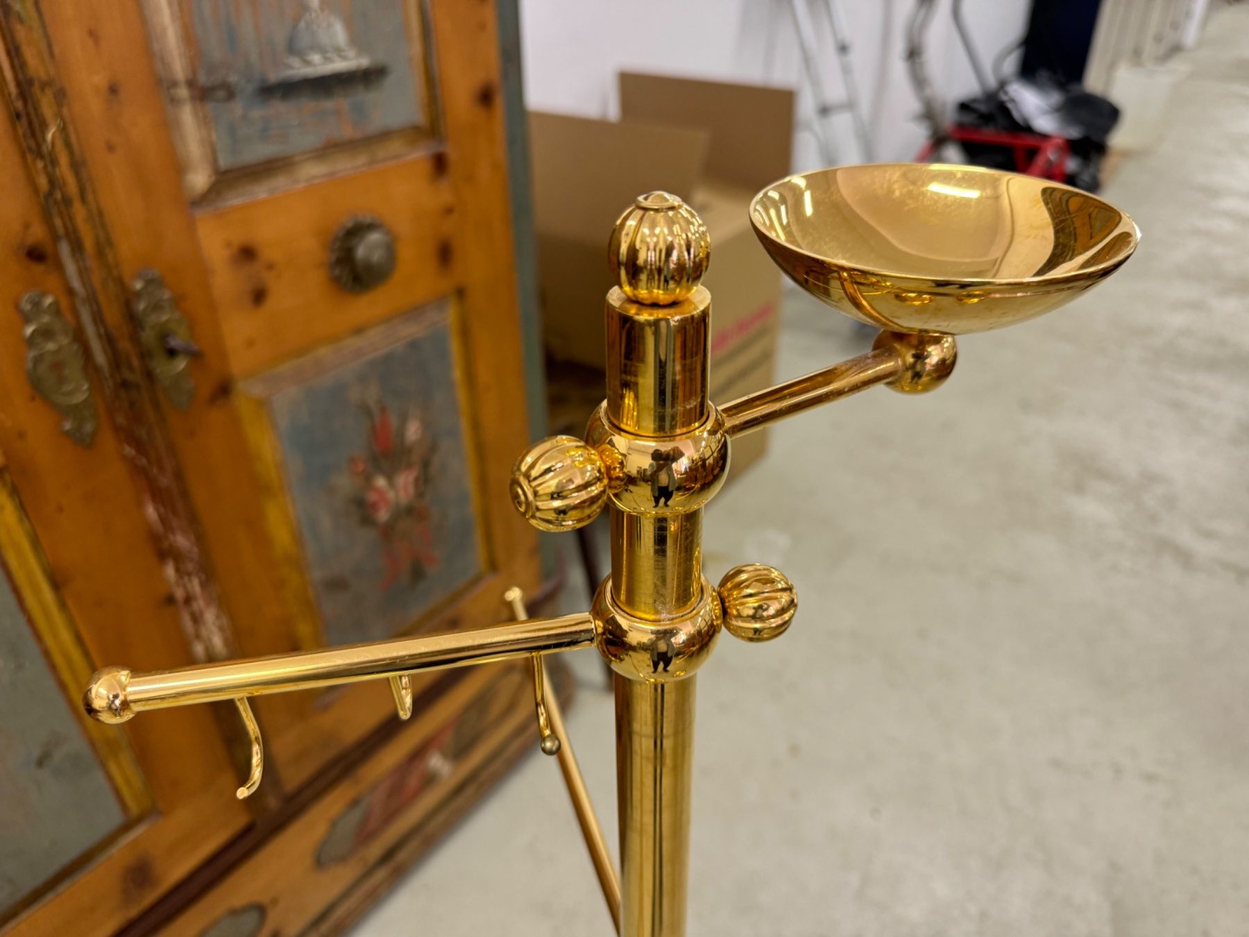 Sonstige Dekorationen & Accessoires: Elegant Vintage Brass Towel Racks – Gebraucht aus Gsteig b. Gstaad von Auctionly 7