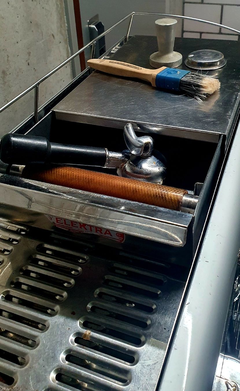 Machines à café & Machines à expresso: Siebträgermaschine, Elektra, 3-Kolben – D'occasion à Kehrsatz par Eifach-Luege-ch 3