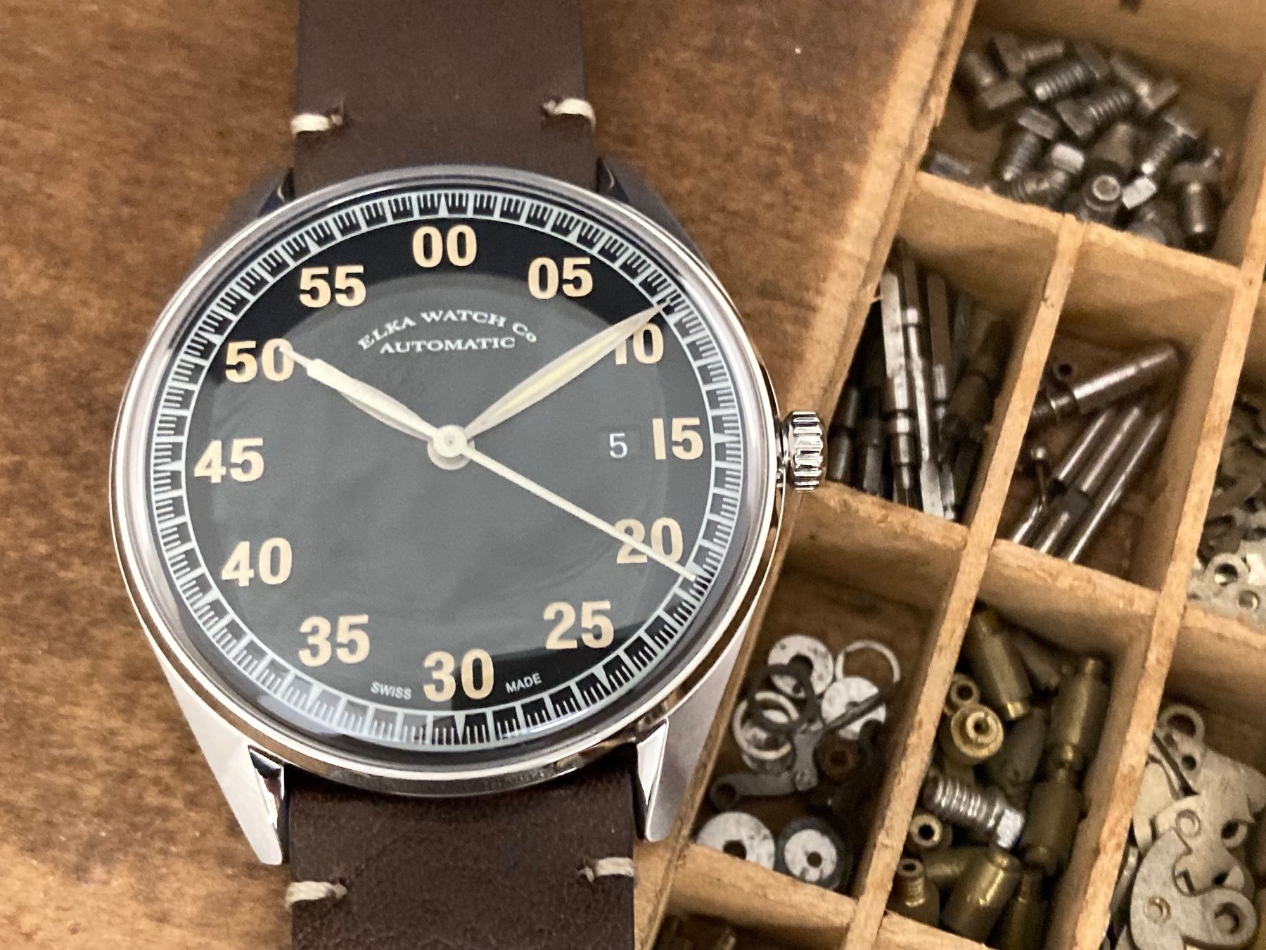 Orologi: Elka X01 – Nuovo e nell'imballaggio originale da Colombier NE venduto da Atelier-horloger 2