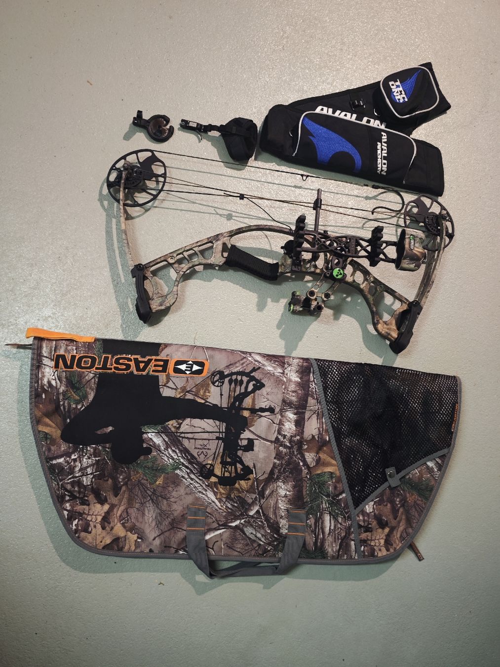 Hoyt Tiro con l'arco: Compoundbogen Hoyt Ignite Camo Set mit Tasche gebraucht – Usato da Wolhusen venduto da and_vjk8