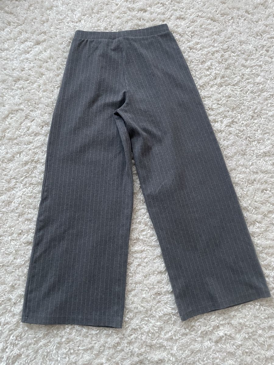 Pantalons: Pantalon large Kiabi gris à rayures taille 12 ans – D'occasion à Versoix par Pti-pois 1