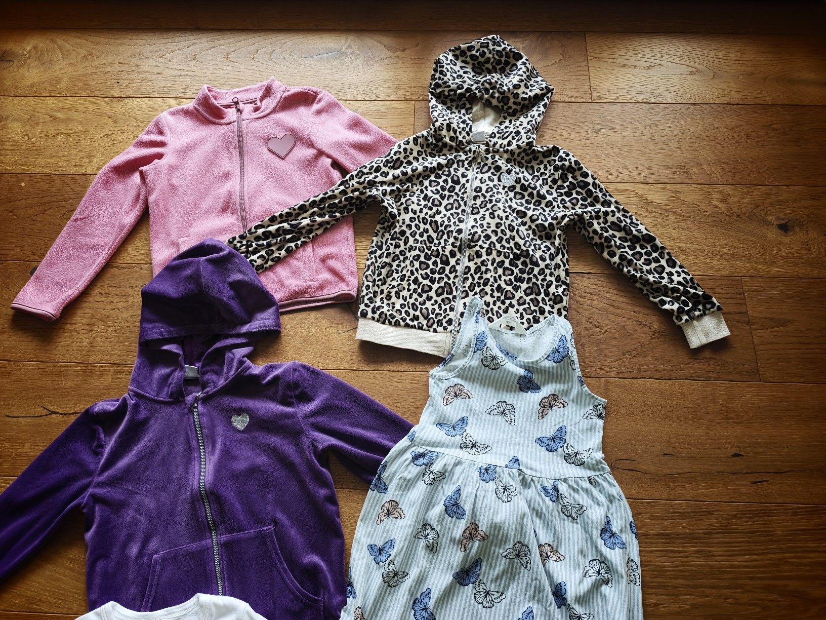 Lotti & Set di vestiti: Mädchen Kleiderpaket Gr.122/128 – Usato da Kriens venduto da Xonox 1