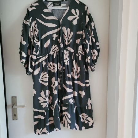 Lhaviyani Living Kleid Damen Gr. M/L NEU Blumenmuster Sommer