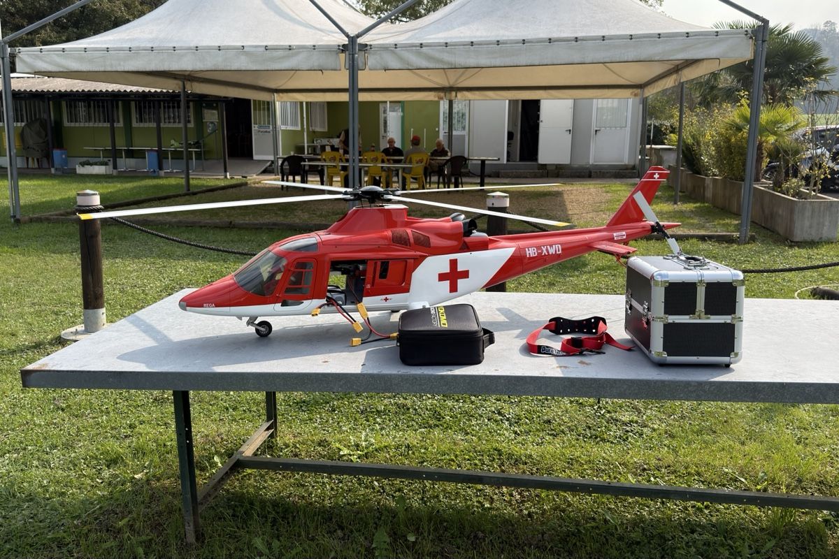 Modellismo RC: Hélicoptère télécommandé modèle Réga – Usato da S. Pietro venduto da DURINILUCA