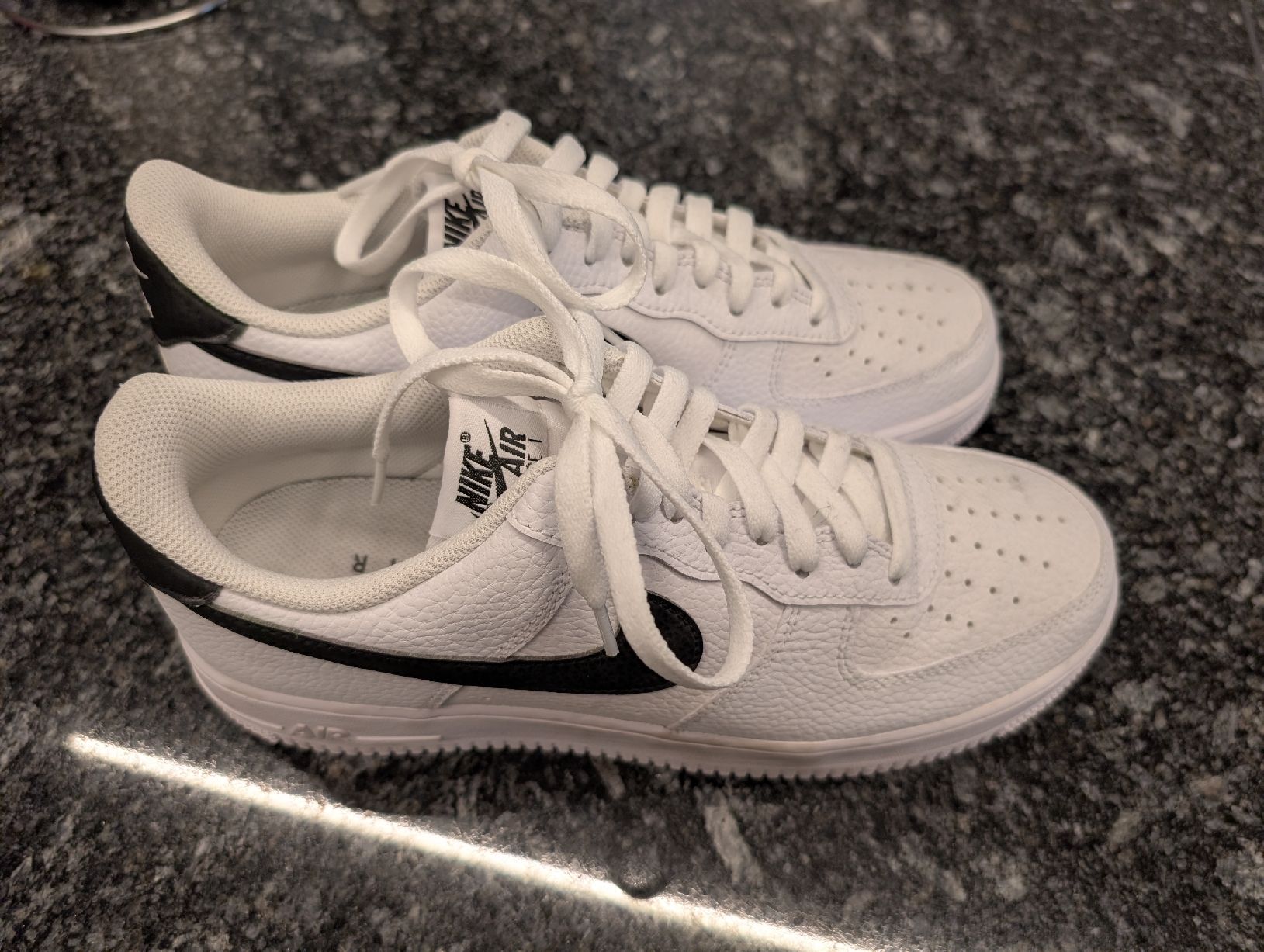 Nike Scarpe da uomo: Nike Air Force 1 Gr. 43 NEU – Nuovo (secondo la descrizione) da Braunau venduto da domiV6