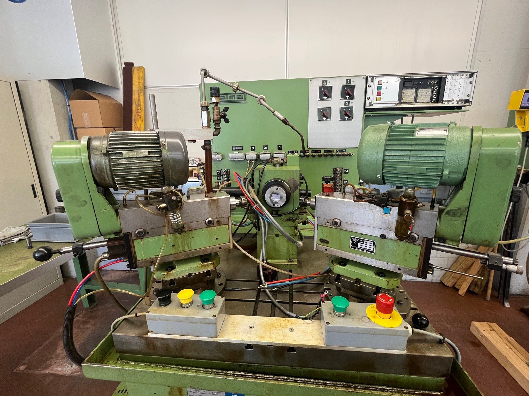 Tutte le macchine: SOLMA/TECHNIKA Universal-Nachbearbeitungs-Bohrmaschiene – Usato da Grenchen venduto da Doka_4582 3