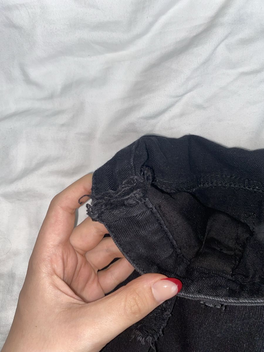 Jeans: Schwarze Jeans mit Löchern – Usato da Bülach venduto da reaos 1