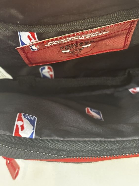Herschel Borse: Chicago Bulls NBA Herschel Sac banane très bonne état – Usato da Genève venduto da MonPucier 2