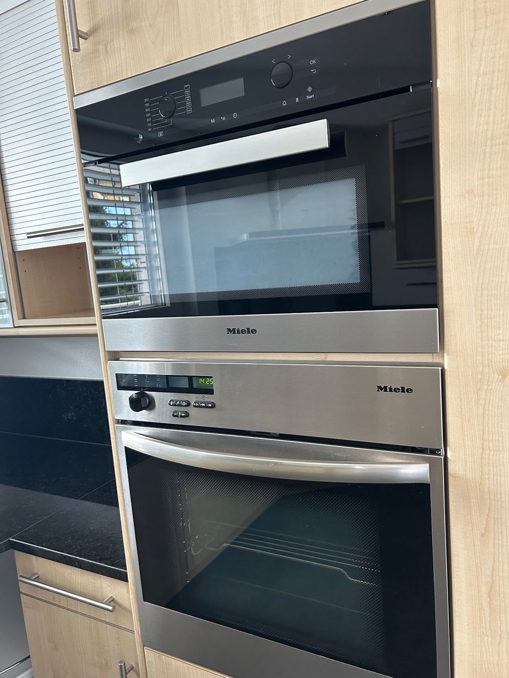 Cuisines complètes: Küche mit Granit & Miele Geräten – D'occasion à Walchwil par off_8gb2 3