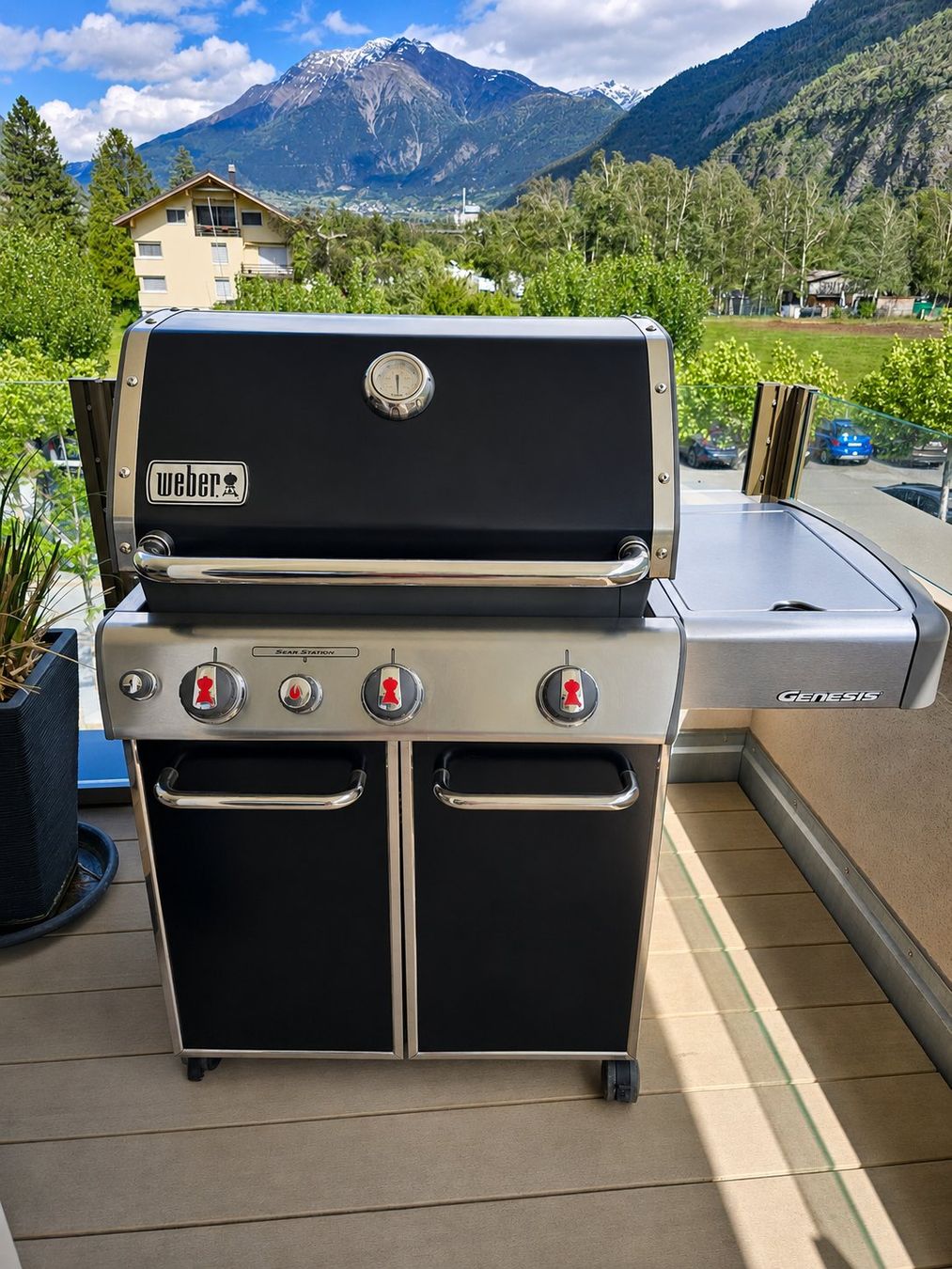 Weber Griglie: Weber Genesis E-330 Gasgrill mit Sear Station und Abdeckung – Usato da Brigerbad venduto da Tu4latin
